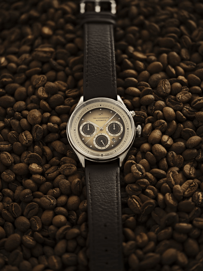 1564 Chronodate Automatic, Steel / Espresso Martini